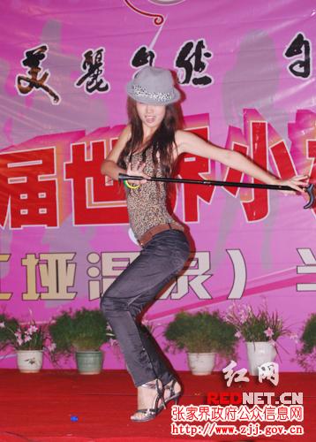 拐杖舞《抵抗音乐》。